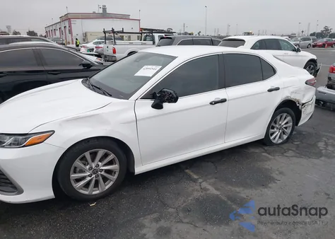 2021 Toyota Camry Le из США, поврежденный, VIN 4T1C11AKXMU597300